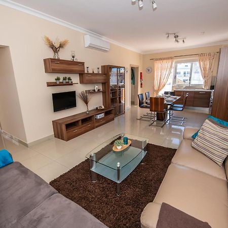 Francis Flats Modern Penthouse Apartment Mellieha Bagian luar foto