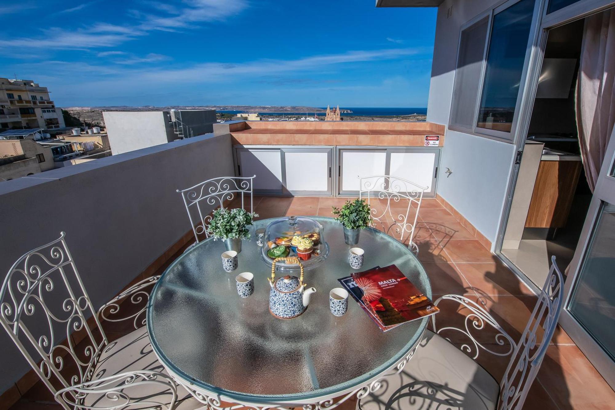 Francis Flats Modern Penthouse Apartment Mellieha Bagian luar foto