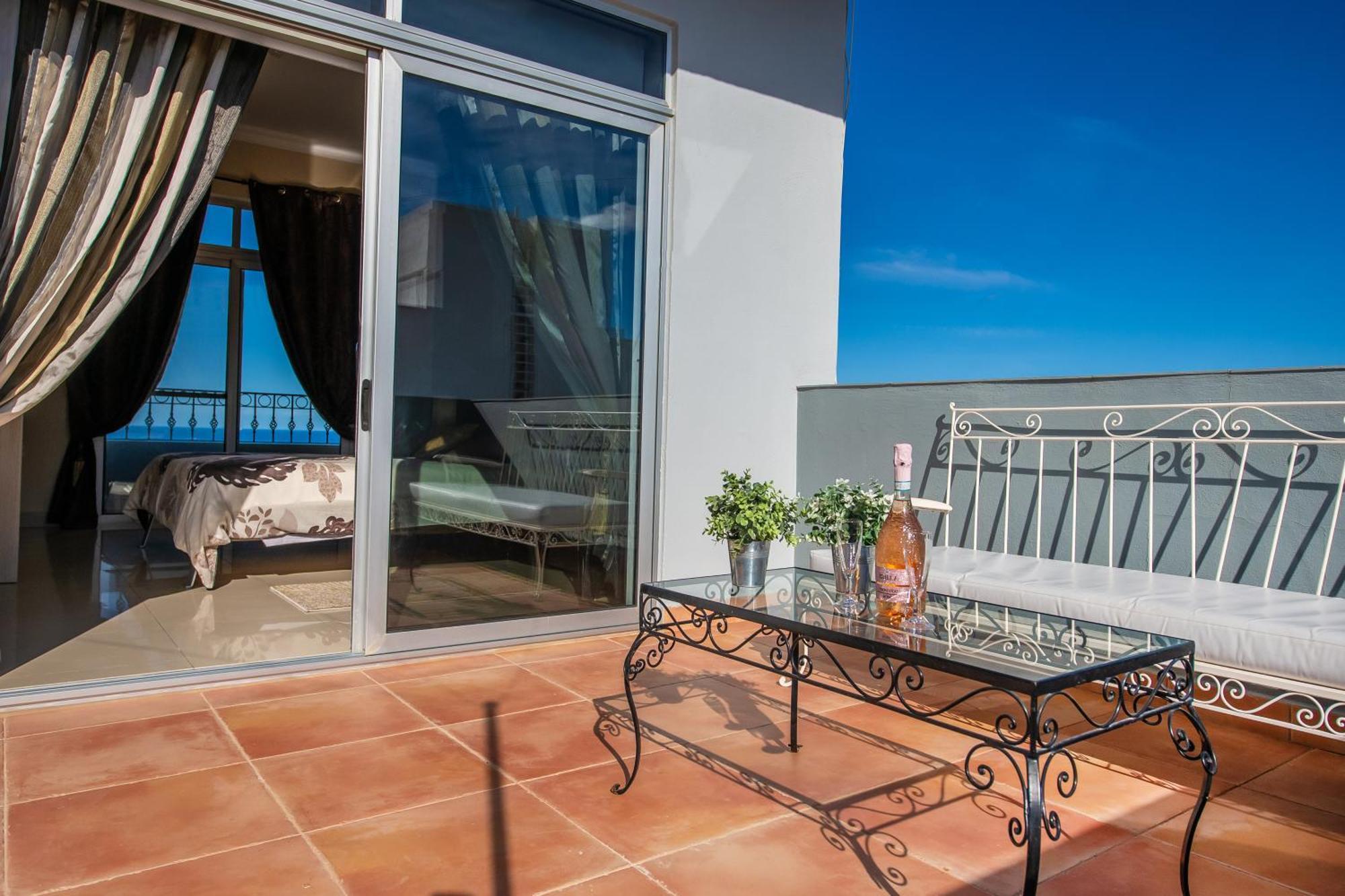 Francis Flats Modern Penthouse Apartment Mellieha Bagian luar foto